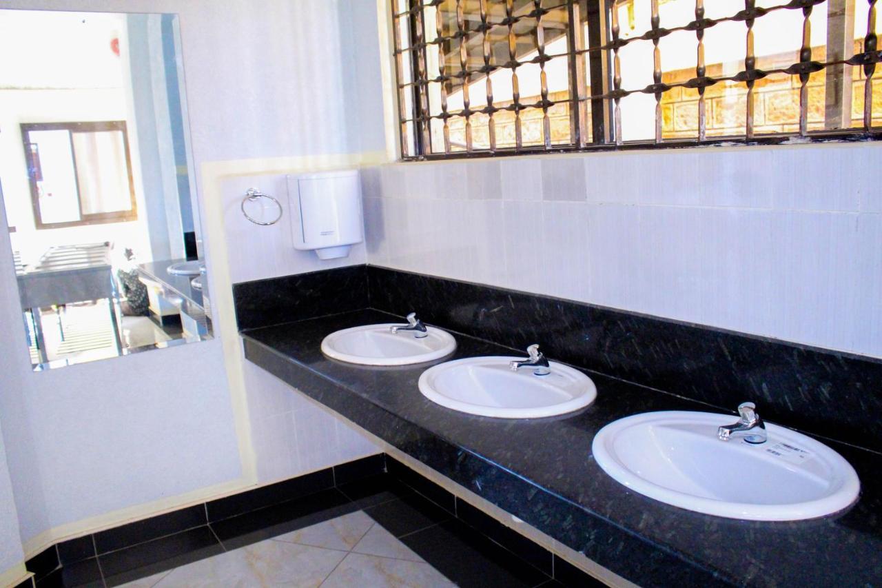Prinias Hotel Kisumu Buitenkant foto